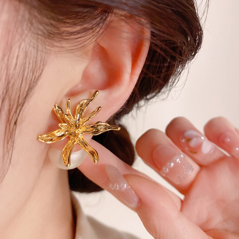 Personalized Cold Style Metal Flower Exaggerated Pearl Earrings Earrings