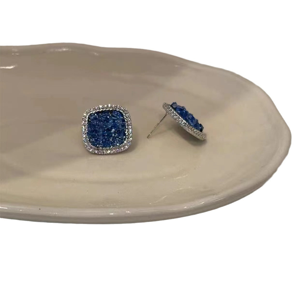 Temperamental Minority Advanced Gradient Diamond Crystal Stud Earrings