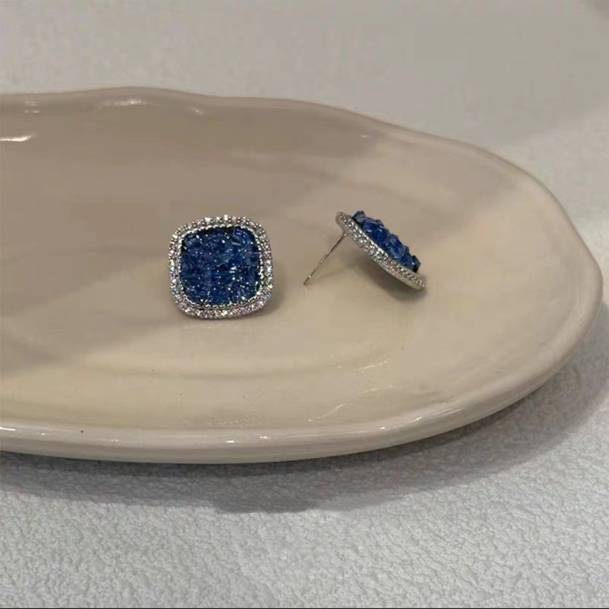 Temperamental Minority Advanced Gradient Diamond Crystal Stud Earrings